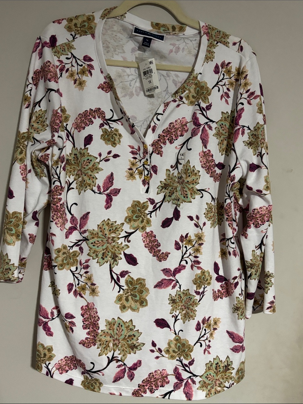 NWT Karen Scott White Floral Henley Top with Pink & Green Bouquet